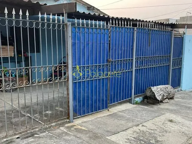 Casa com 300m² 2 quartos e 1 banheiro, à venda, no bairro Bela Vista em Pindamonhangaba