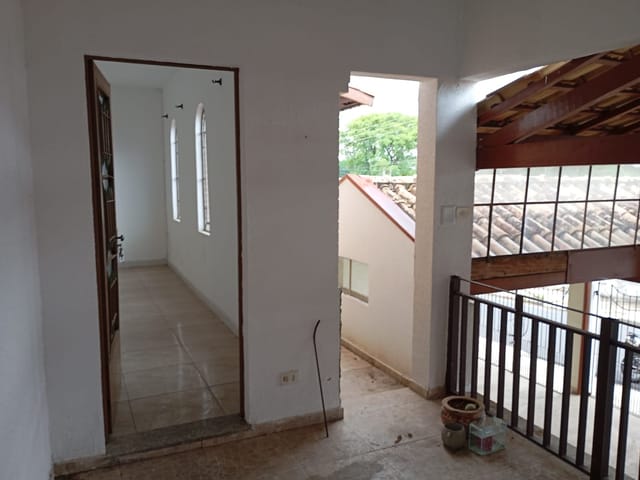 Casa 4 quartos e 2 banheiros, à venda, no bairro Loteamento Jardim Imperial em Pindamonhangaba