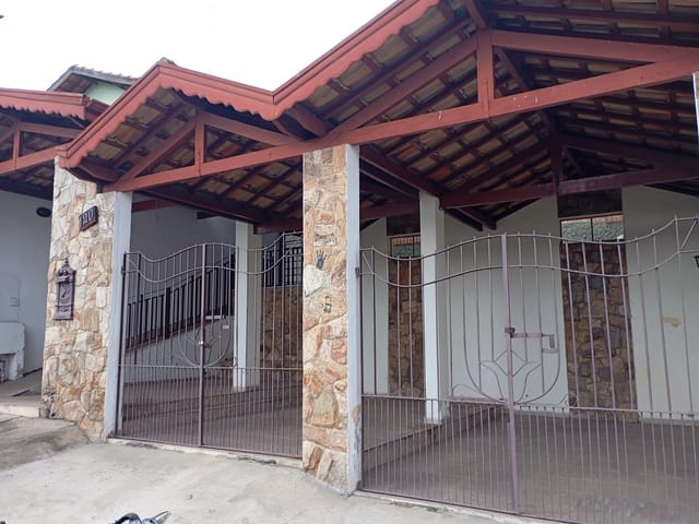 Casa 4 quartos e 2 banheiros, à venda, no bairro Loteamento Jardim Imperial em Pindamonhangaba