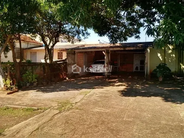 Casa com 1800m² 12 quartos e 5 banheiros, à venda, no bairro Centro em Campo Grande