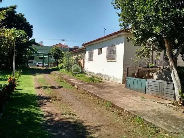 Casa com 1800m² 12 quartos e 5 banheiros, à venda, no bairro Centro em Campo Grande