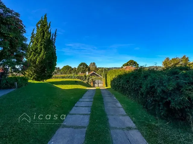 Casa com 3382m² 4 quartos e 6 banheiros, à venda, no bairro Vale Encantado em Campos do Jordão