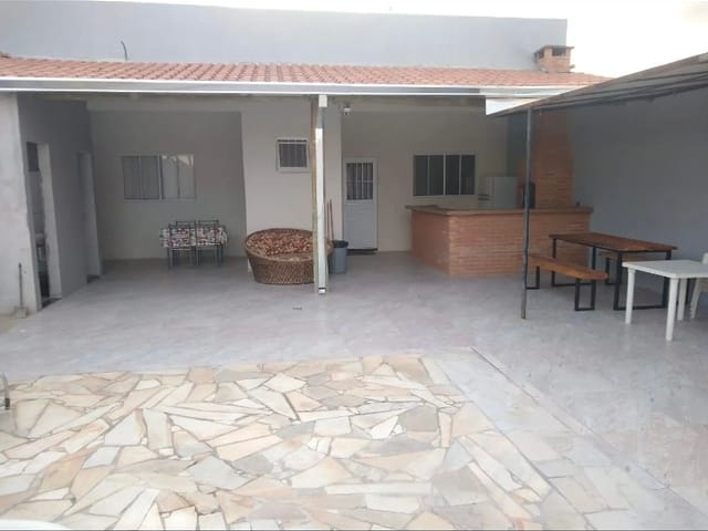Casa com 250m² 2 quartos e 3 banheiros, à venda, no bairro Residencial e Comercial Portal dos Eucaliptos em Pindamonhangaba