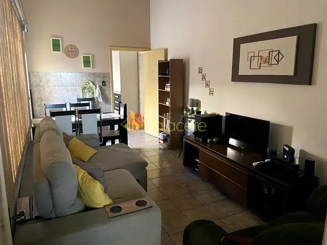 Sobrado 3 quartos e 2 banheiros, à venda, no bairro Jardim Boa Vista em Pindamonhangaba