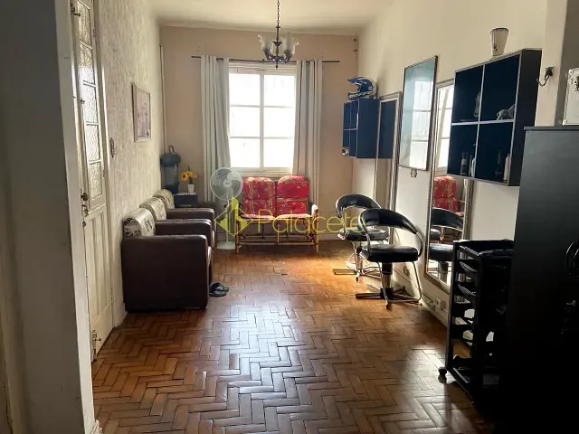 Sobrado 3 quartos e 2 banheiros, à venda, no bairro Jardim Boa Vista em Pindamonhangaba