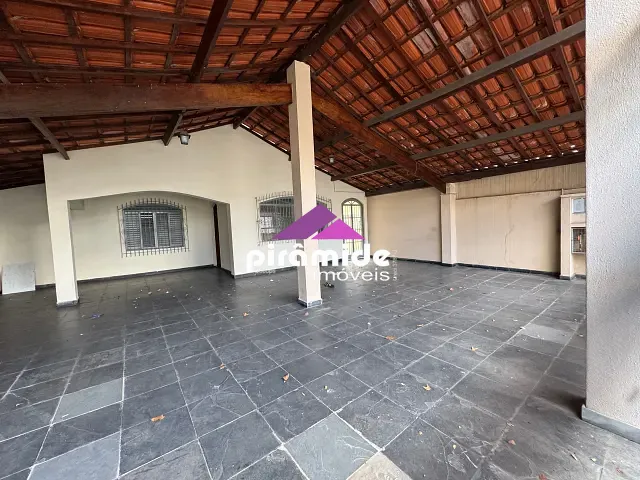 Casa com 300m² 3 quartos e 3 banheiros, à venda, no bairro Parque Industrial em São José dos Campos