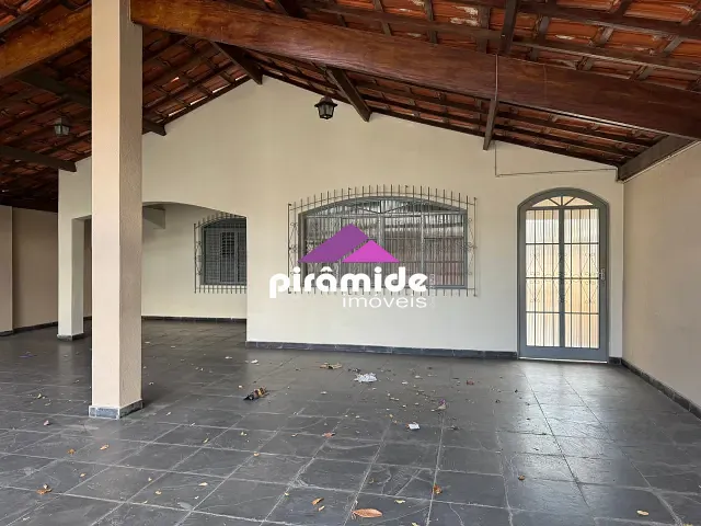 Casa com 300m² 3 quartos e 3 banheiros, à venda, no bairro Parque Industrial em São José dos Campos