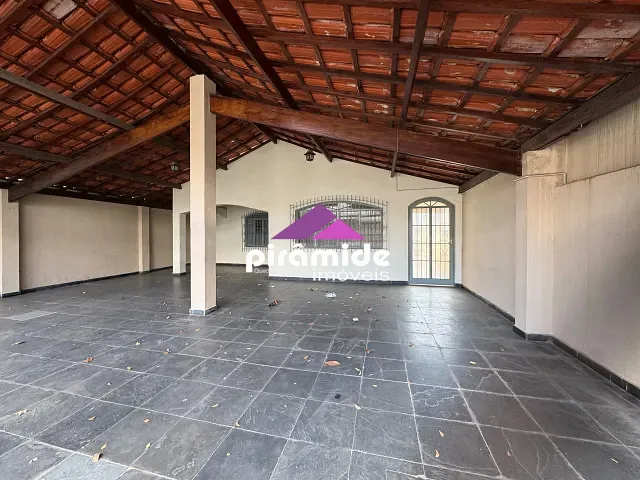Casa com 300m² 3 quartos e 3 banheiros, à venda, no bairro Parque Industrial em São José dos Campos
