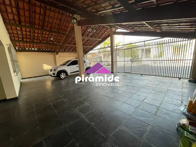 Casa com 300m² 3 quartos e 3 banheiros, à venda, no bairro Parque Industrial em São José dos Campos