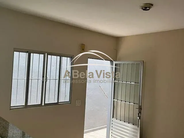 Casa 2 quartos e 1 banheiro, para alugar, no bairro Ayrosa em Osasco