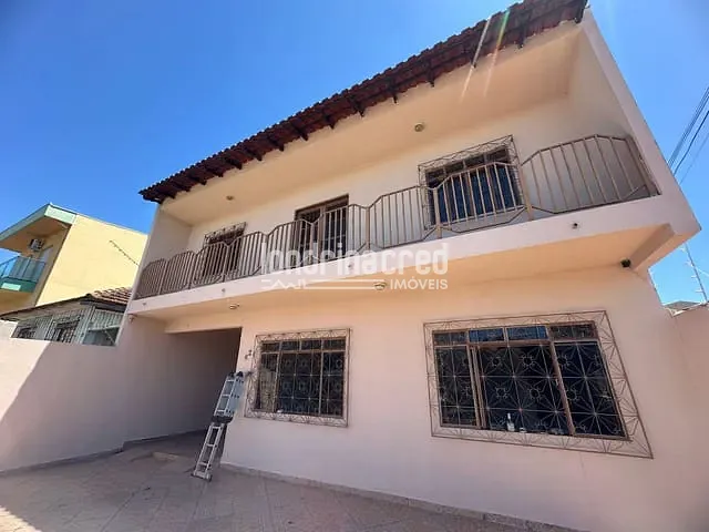 Casa com 200m² 4 quartos e 3 banheiros, à venda, no bairro Centro em Londrina