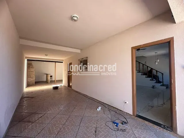 Casa com 200m² 4 quartos e 3 banheiros, à venda, no bairro Centro em Londrina