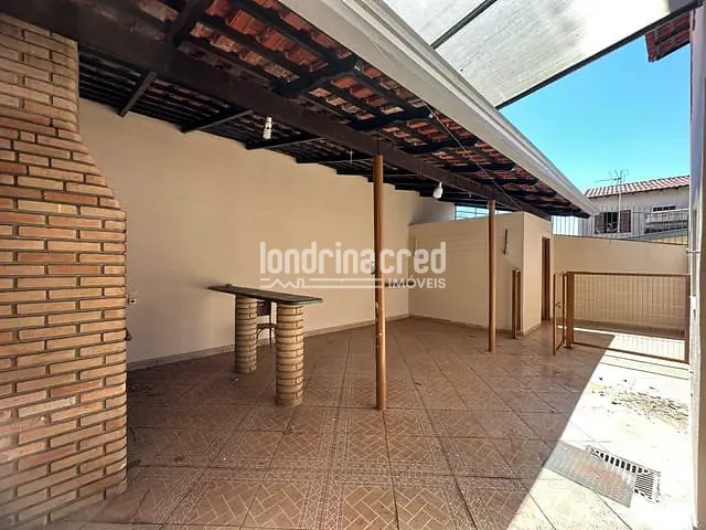 Casa com 200m² 4 quartos e 3 banheiros, à venda, no bairro Centro em Londrina