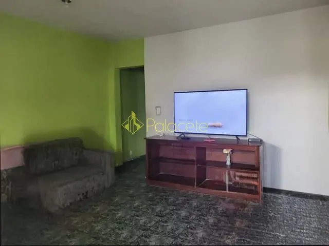 Casa com 200m² 2 quartos e 1 banheiro, à venda, no bairro Jardim Rosely em Pindamonhangaba