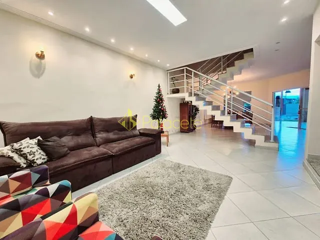 Casa com 435m² 4 quartos e 2 banheiros, à venda, no bairro Condominio Residencial Real Ville em Pindamonhangaba