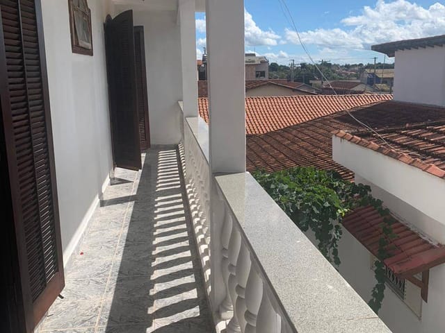 Casa 5 quartos e 5 banheiros, para alugar, no bairro Chácara da Galega em Pindamonhangaba