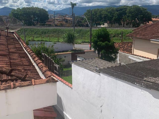 Casa 5 quartos e 5 banheiros, para alugar, no bairro Chácara da Galega em Pindamonhangaba