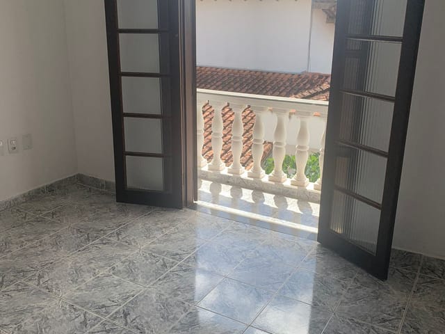 Casa 5 quartos e 5 banheiros, para alugar, no bairro Chácara da Galega em Pindamonhangaba