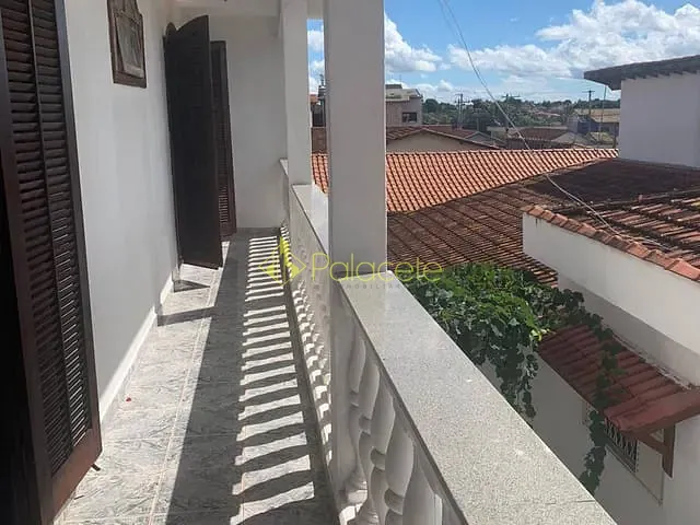Casa 5 quartos e 5 banheiros, para alugar, no bairro Chácara da Galega em Pindamonhangaba