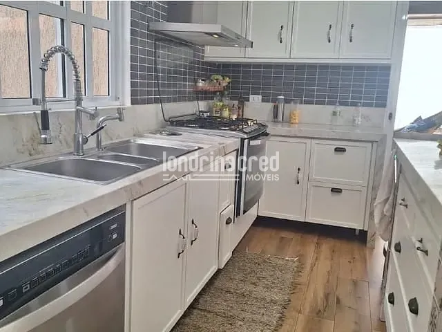 Casa 3 quartos e 3 banheiros, à venda, no bairro Universitário em Londrina