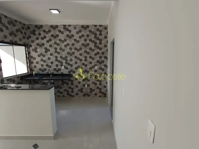 Casa 2 quartos e 2 banheiros, à venda, no bairro Jardim Hípica Pinheiro em Taubaté
