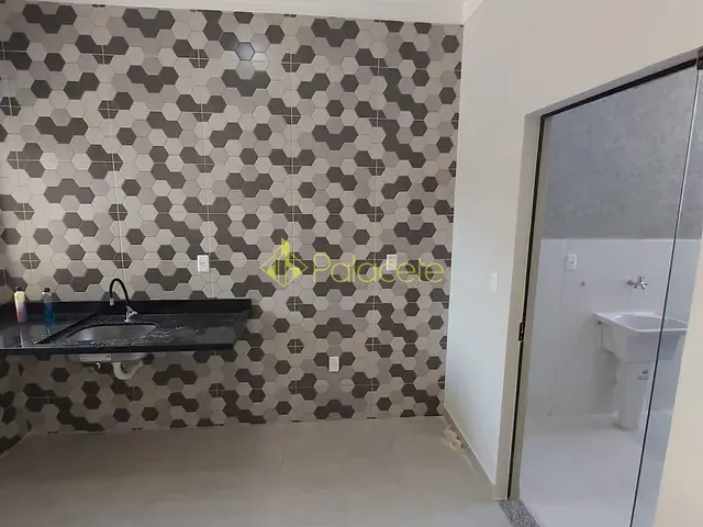 Casa 2 quartos e 2 banheiros, à venda, no bairro Jardim Hípica Pinheiro em Taubaté