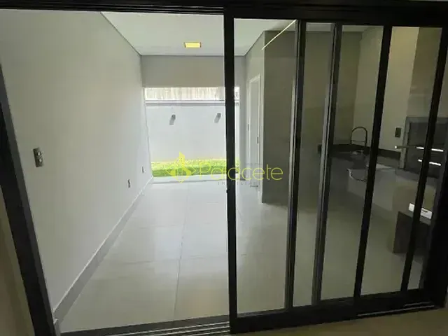 Casa com 250m² 3 quartos e 4 banheiros, à venda, no bairro Vale dos Cristais em Taubaté