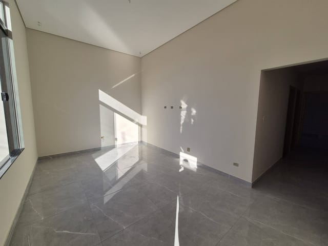 Foto do Casa - Casa Ampla com 3 Quartos sendo um suíte, Terreno de 200m² no Residencial Abussafe, Próxima a Mercados e Escolas | Londrina Cred Imóveis