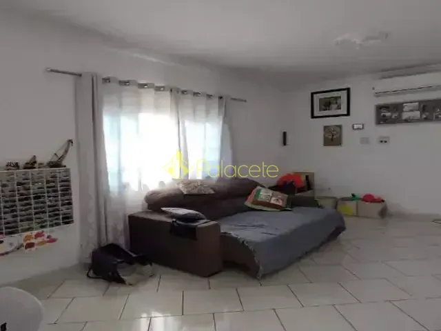 Casa com 288m² 3 quartos e 3 banheiros, à venda, no bairro Jardim Maria Emília em Pindamonhangaba