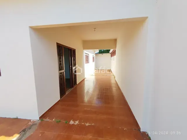 Casa com 364m² 2 quartos e 1 banheiro, para alugar, no bairro Núcleo Habitacional Universitárias em Campo Grande