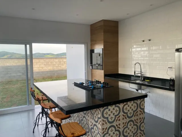 Casa com 275m² 3 quartos e 3 banheiros, à venda, no bairro Monte Belo em Taubaté