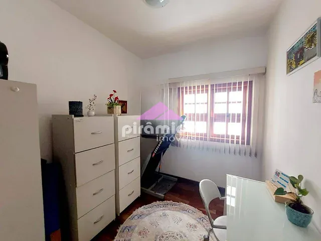 Casa com 360m² 3 quartos e 4 banheiros, à venda, no bairro Jardim das Colinas em São José dos Campos