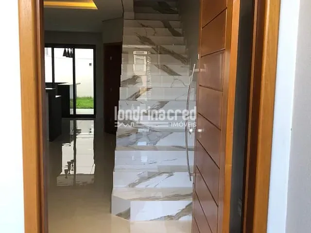 Casa 3 quartos e 3 banheiros, à venda, no bairro Jardim Guararapes em Londrina