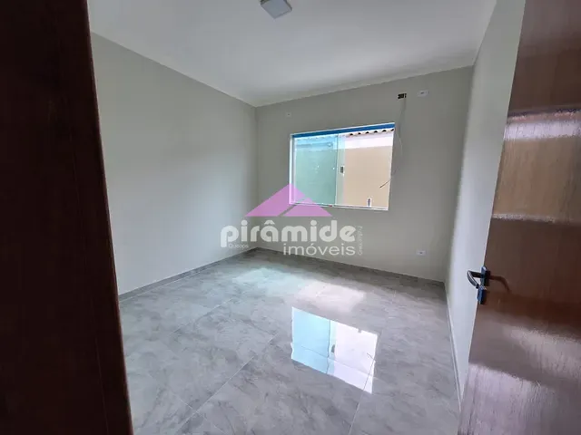 Casa com 245m² 3 quartos e 1 banheiro, à venda, no bairro Gaivotas em Caraguatatuba
