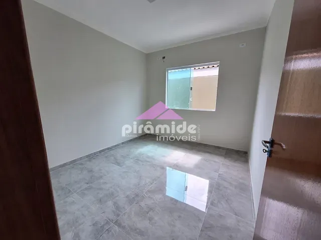 Casa com 245m² 3 quartos e 1 banheiro, à venda, no bairro Gaivotas em Caraguatatuba