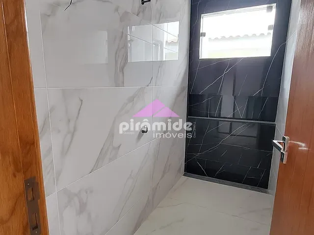 Casa com 245m² 3 quartos e 1 banheiro, à venda, no bairro Gaivotas em Caraguatatuba