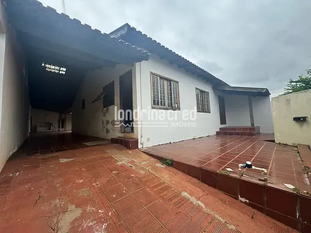 Casa com 300m² 3 quartos e 2 banheiros, à venda, no bairro Antares em Londrina