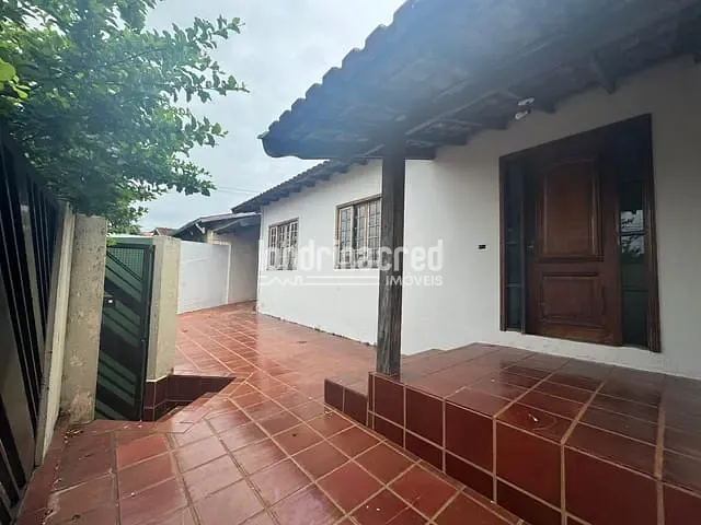 Casa com 300m² 3 quartos e 2 banheiros, à venda, no bairro Antares em Londrina