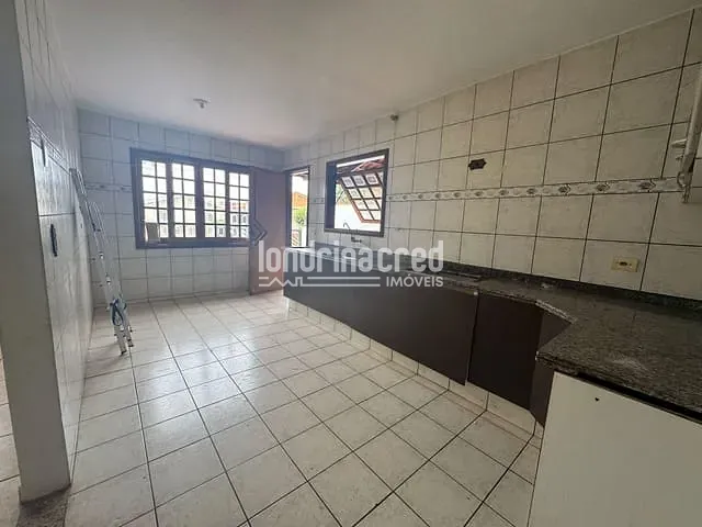 Casa com 300m² 3 quartos e 2 banheiros, à venda, no bairro Antares em Londrina