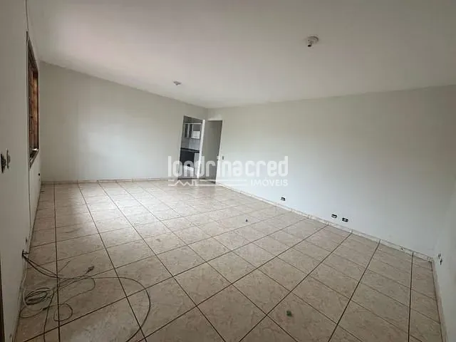 Casa com 300m² 3 quartos e 2 banheiros, à venda, no bairro Antares em Londrina