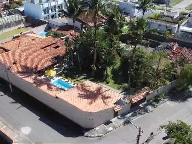 Casa com 986m² 4 quartos e 4 banheiros, à venda, no bairro Praia das Palmeiras em Caraguatatuba