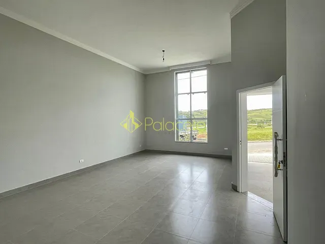 Casa com 250m² 3 quartos e 3 banheiros, à venda, no bairro Vale dos Cristais em Taubaté