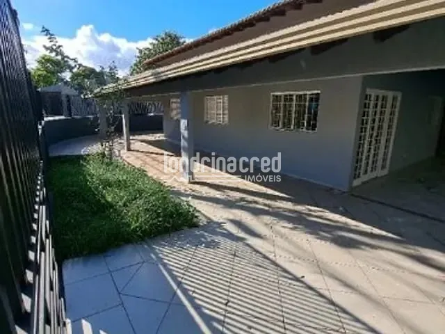 Casa com 252m² 3 quartos e 2 banheiros, à venda, no bairro Conjunto Habitacional Alexandre Urbanas em Londrina