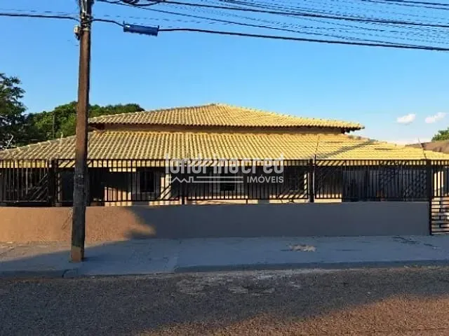 Casa com 252m² 3 quartos e 2 banheiros, à venda, no bairro Conjunto Habitacional Alexandre Urbanas em Londrina