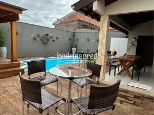 Casa à venda, no bairro Conjunto Habitacional Milton Gavetti em Londrina