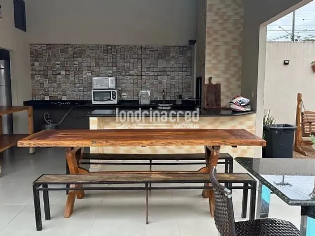 Casa à venda, no bairro Conjunto Habitacional Milton Gavetti em Londrina