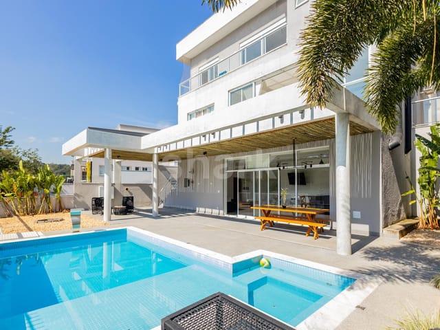 Casa com 517m² 3 quartos e 6 banheiros, à venda, no bairro Alphaville em Santana de Parnaíba
