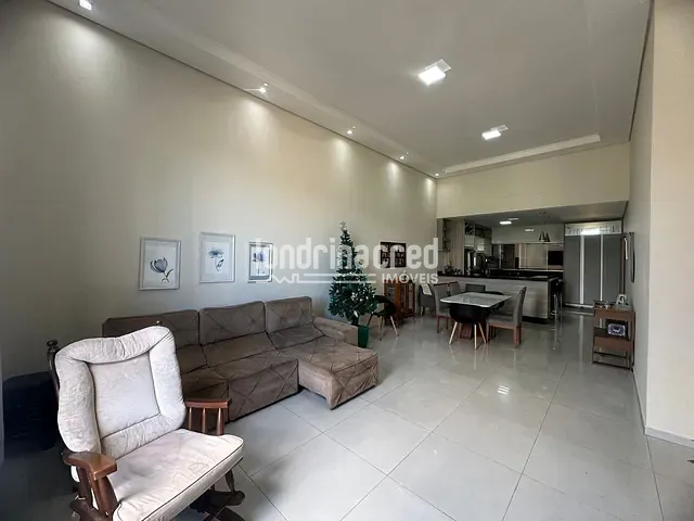 Casa com 250m² 2 quartos e 2 banheiros, à venda, no bairro Condominio Bella Vitta em Londrina