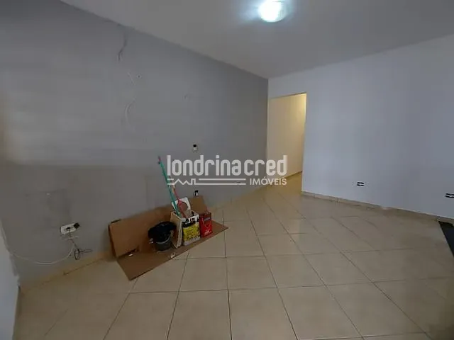 Casa com 200m² 4 quartos e 2 banheiros, à venda, no bairro Residencial Abussafe II em Londrina