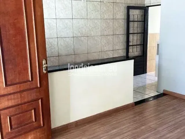 Casa com 200m² 4 quartos e 2 banheiros, à venda, no bairro Residencial Abussafe II em Londrina